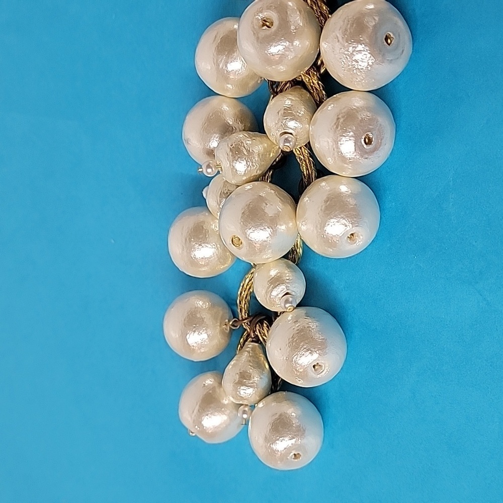 Pearl Like Gold Tone Link Bracelet and Matching Faux Earrings - Picture 11 of 13